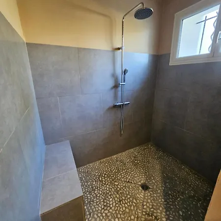 Maison Au Bord De L'eau